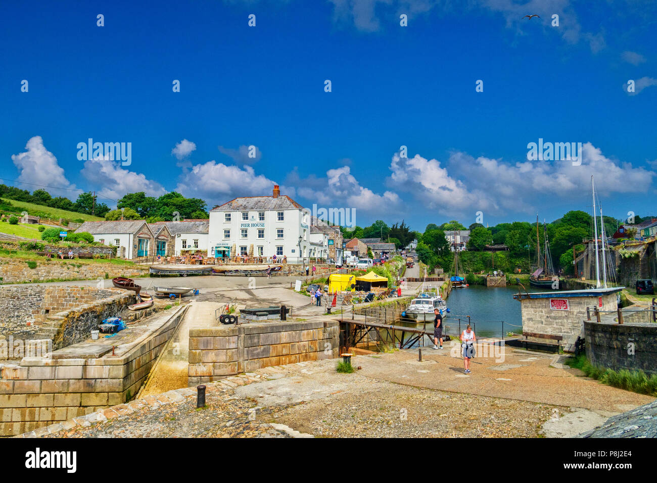 11 Giugno 2018: Charlestown, Cornwall, Regno Unito - Un esempio di incontaminata di un georgiano porta di lavoro, fu costruita betweel 1791 e 1801, ed è stato usato come un Foto Stock