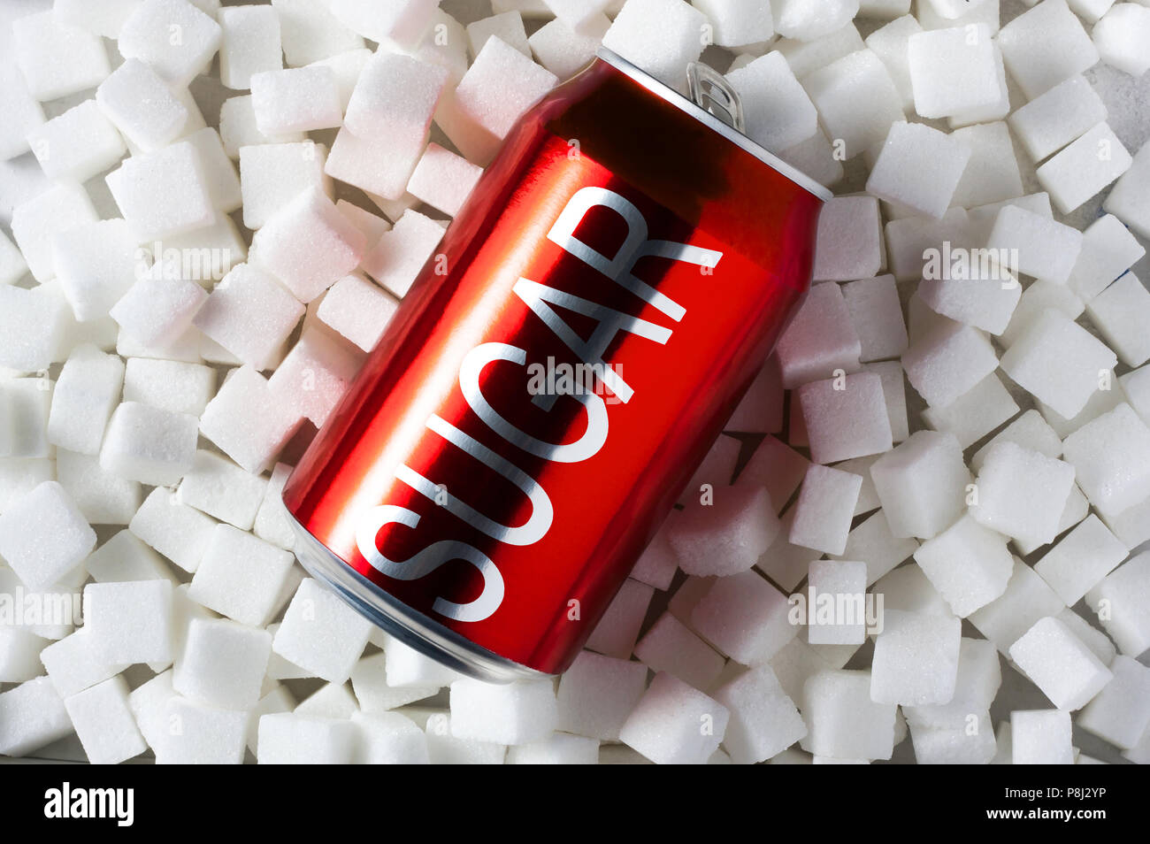 Cibo malsano concetto - Zucchero in bevande gassate. Elevata quantità di zucchero nelle bevande Foto Stock