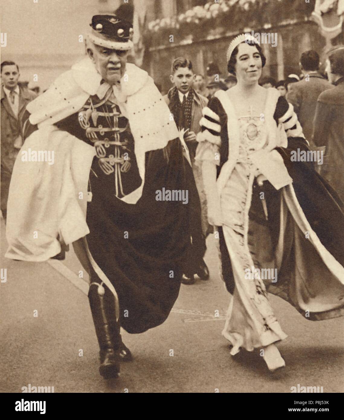 "Lord e Lady Armstrong', 12 maggio 1937. Da incoronazione Souvenir Book 1937, edito da Gordon Beckles. [Daily Express, London, 1937] Foto Stock
