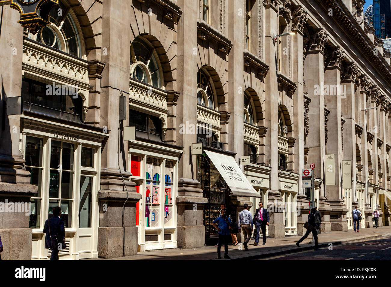 Negozi Boutique presso il Royal Exchange di Londra, Inghilterra Foto Stock