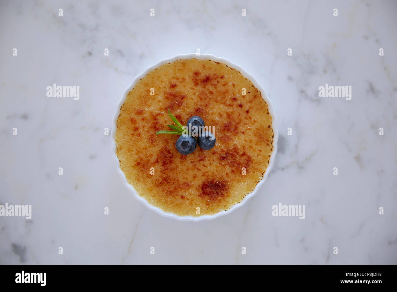 Close up creme brûlée vista superiore Foto Stock