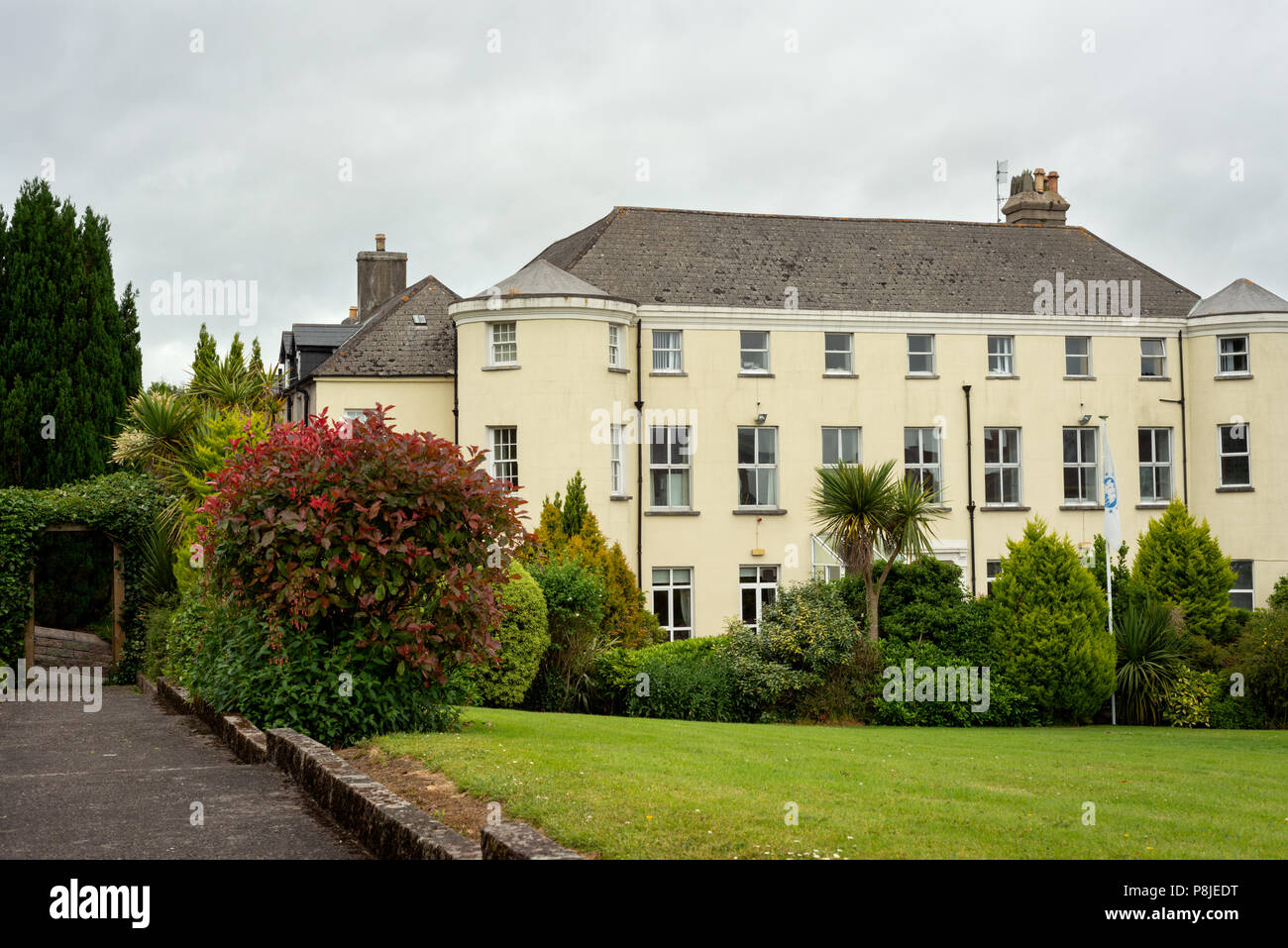 Il Youghal College e il College Gardens al Raleigh trimestre. Youghal, Irlanda. Foto Stock