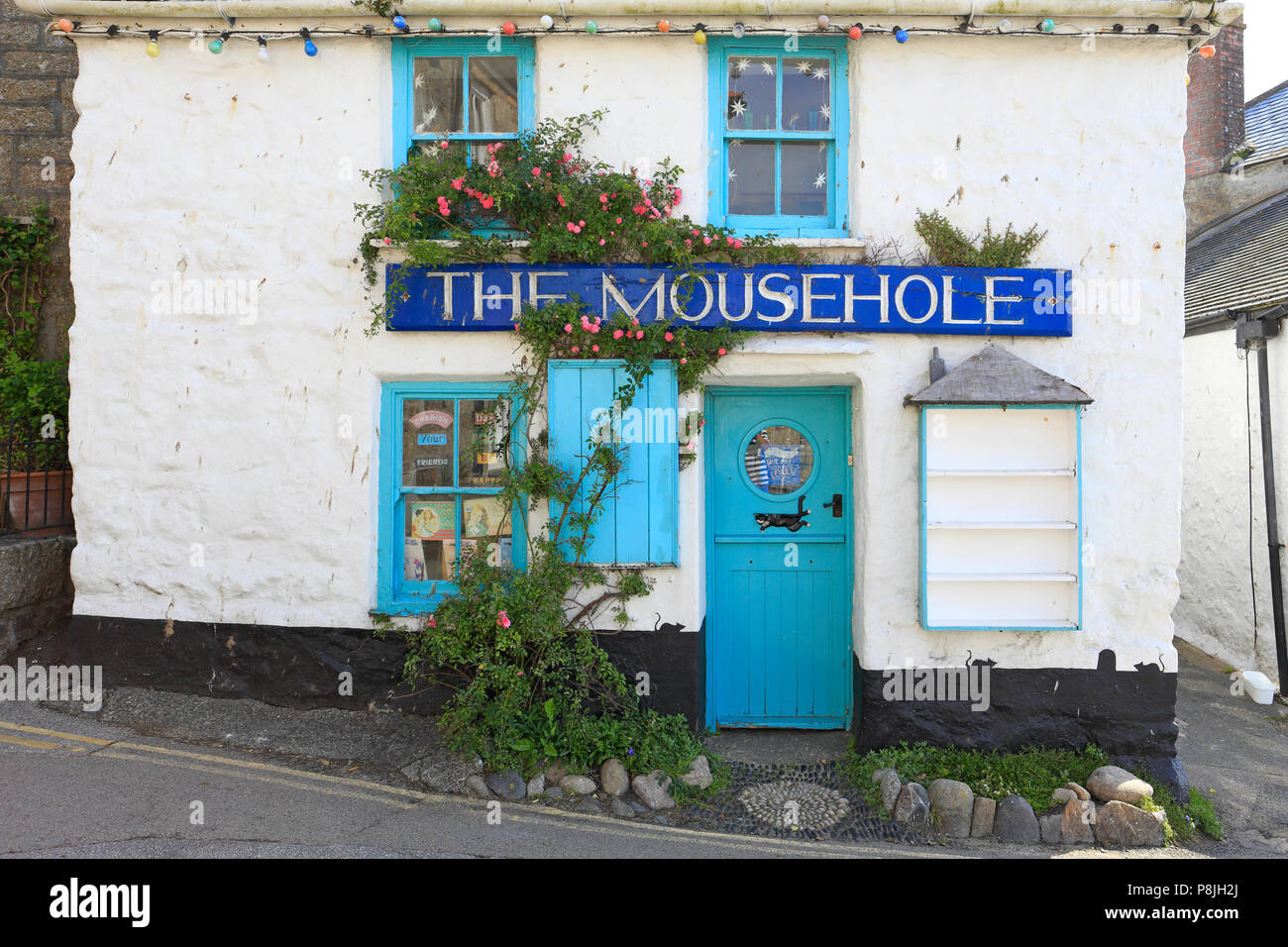 Il Mousehole, chiuso il negozio di articoli da regalo in Mousehole, Cornwall, Inghilterra, Regno Unito. Foto Stock