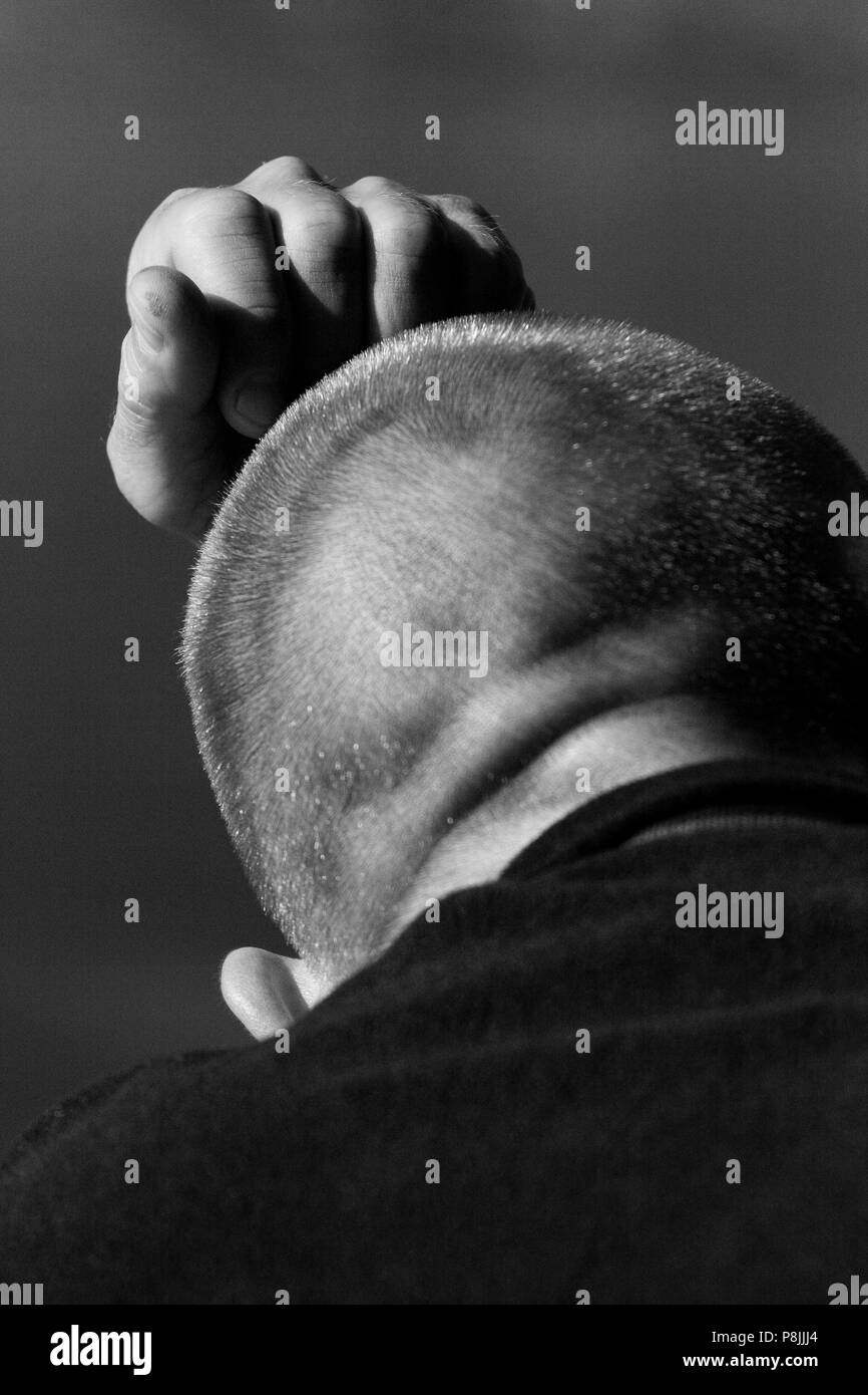 La testa di un uomo cotemplating vita - Laos Foto Stock