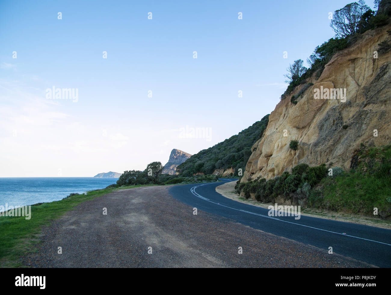 Segno di traffico stradale tortuoso immagini e fotografie stock ad alta ...