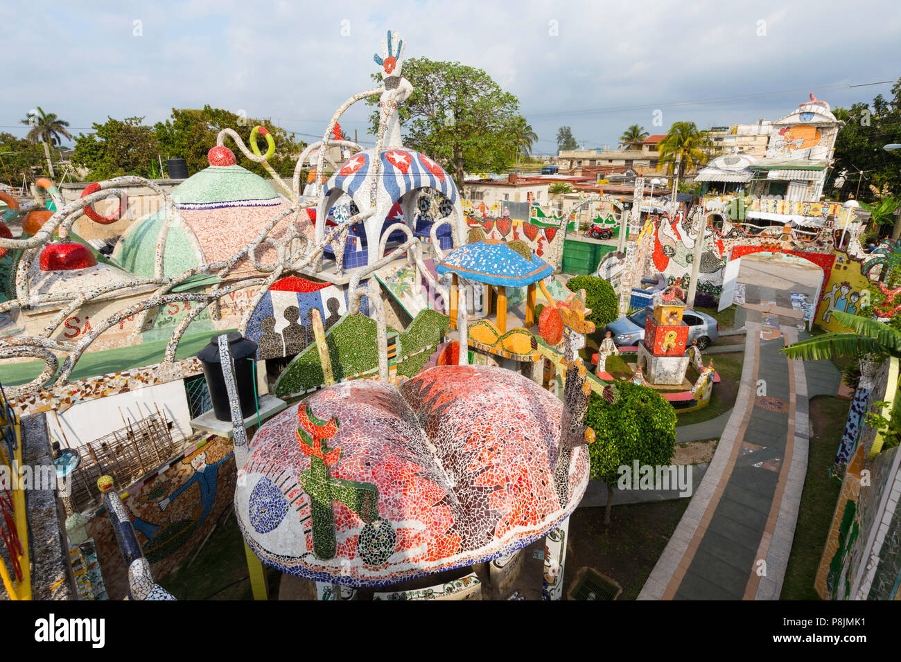 La stravagante arte ceramica di Jose Fuster nella piccola cittadina di Jaimanitas, nella periferia di La Habana, Cuba Foto Stock
