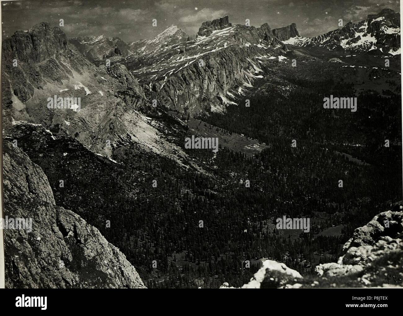 530 Standpunkt Settsass, Blick auf die feindlichen Stellungen gegen die Dolomitenstraße BildID (15421571) Foto Stock