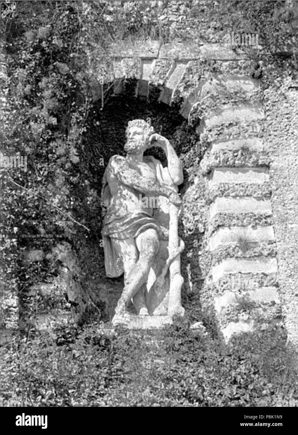 552 Terrasse et grotte de rocaille - Statua située dans une nicchia de la Terrasse, Hercule - Juvisy-sur-Orge - Médiathèque de l'architecture et du patrimoine - APMH00023496 Foto Stock
