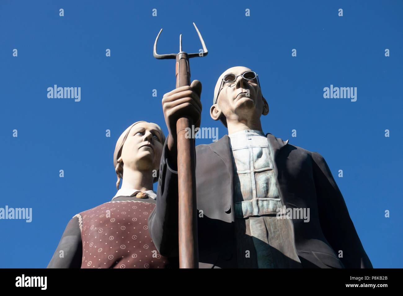 Seward Johnson 25 piedi statua "God Bless America" in Elkhart Indiana del Central Park è un 3-dimensionale di ri-creazione dell'iconico dipinto 'American Foto Stock