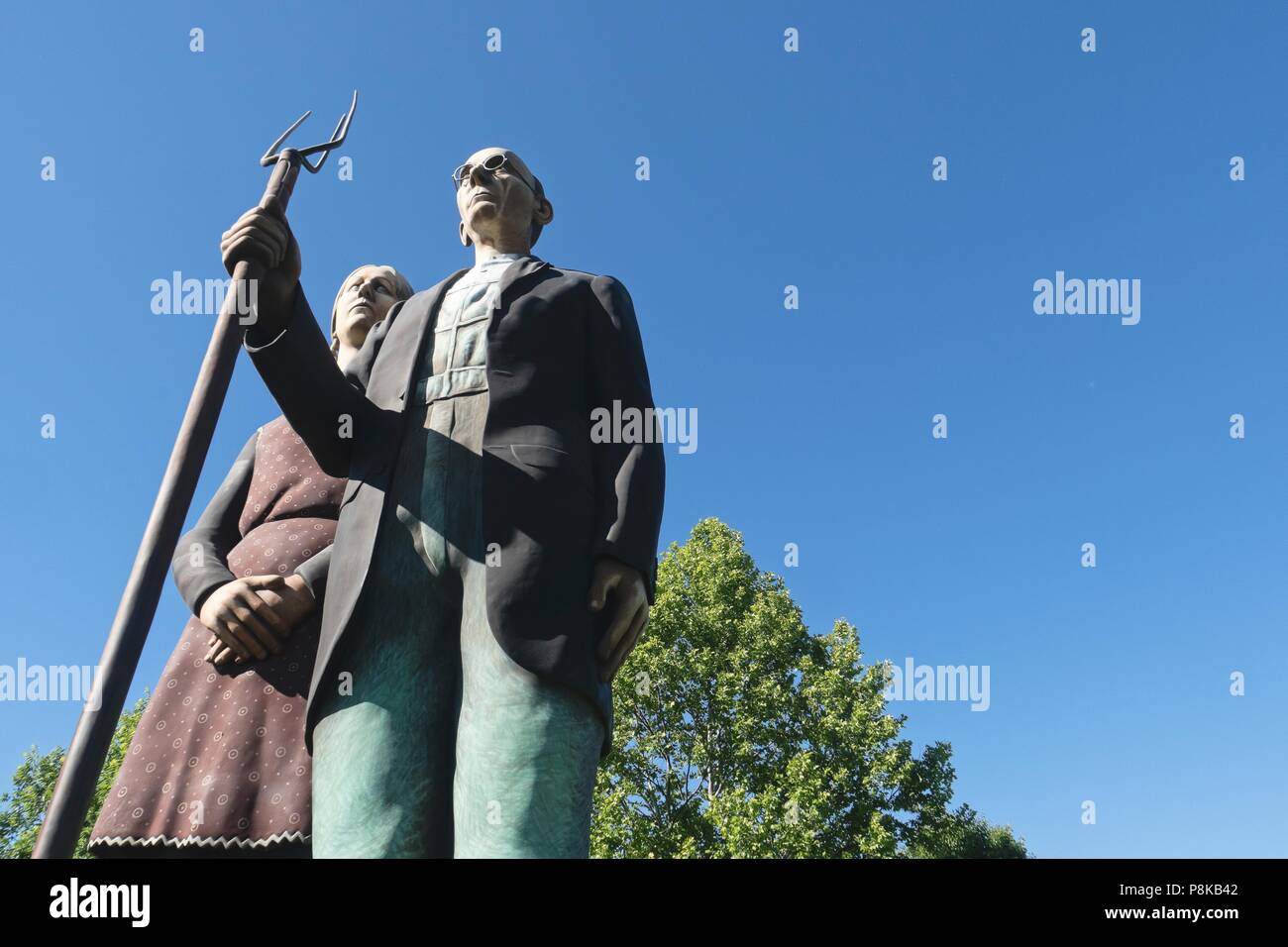 Seward Johnson 25 piedi statua "God Bless America" in Elkhart Indiana del Central Park è un 3-dimensionale di ri-creazione dell'iconico dipinto 'American Foto Stock
