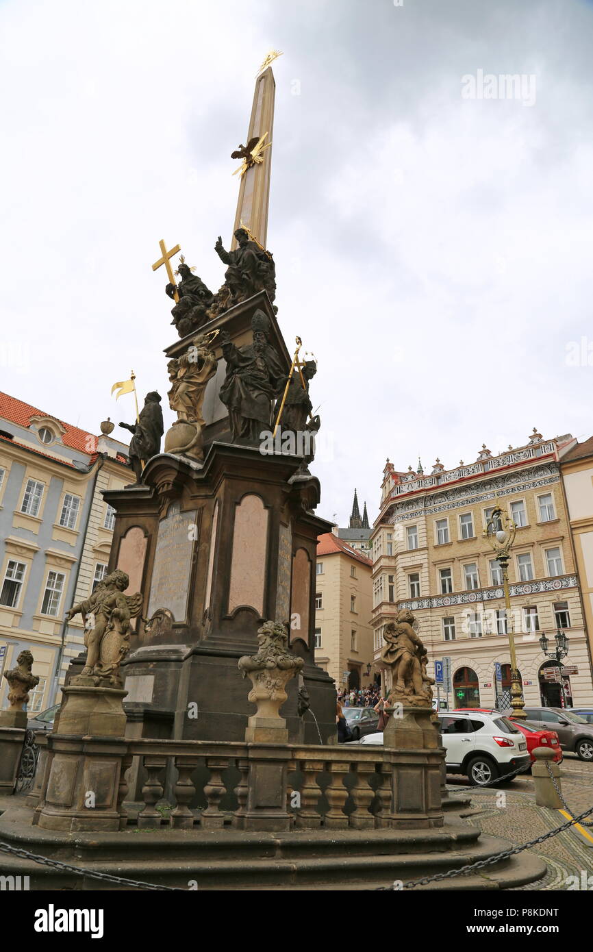 Colonna della Peste della Santissima Trinità, Malostranské náměstí, Malá Strana (Quartiere Piccolo), Praga Cechia (Repubblica Ceca), Europa Foto Stock