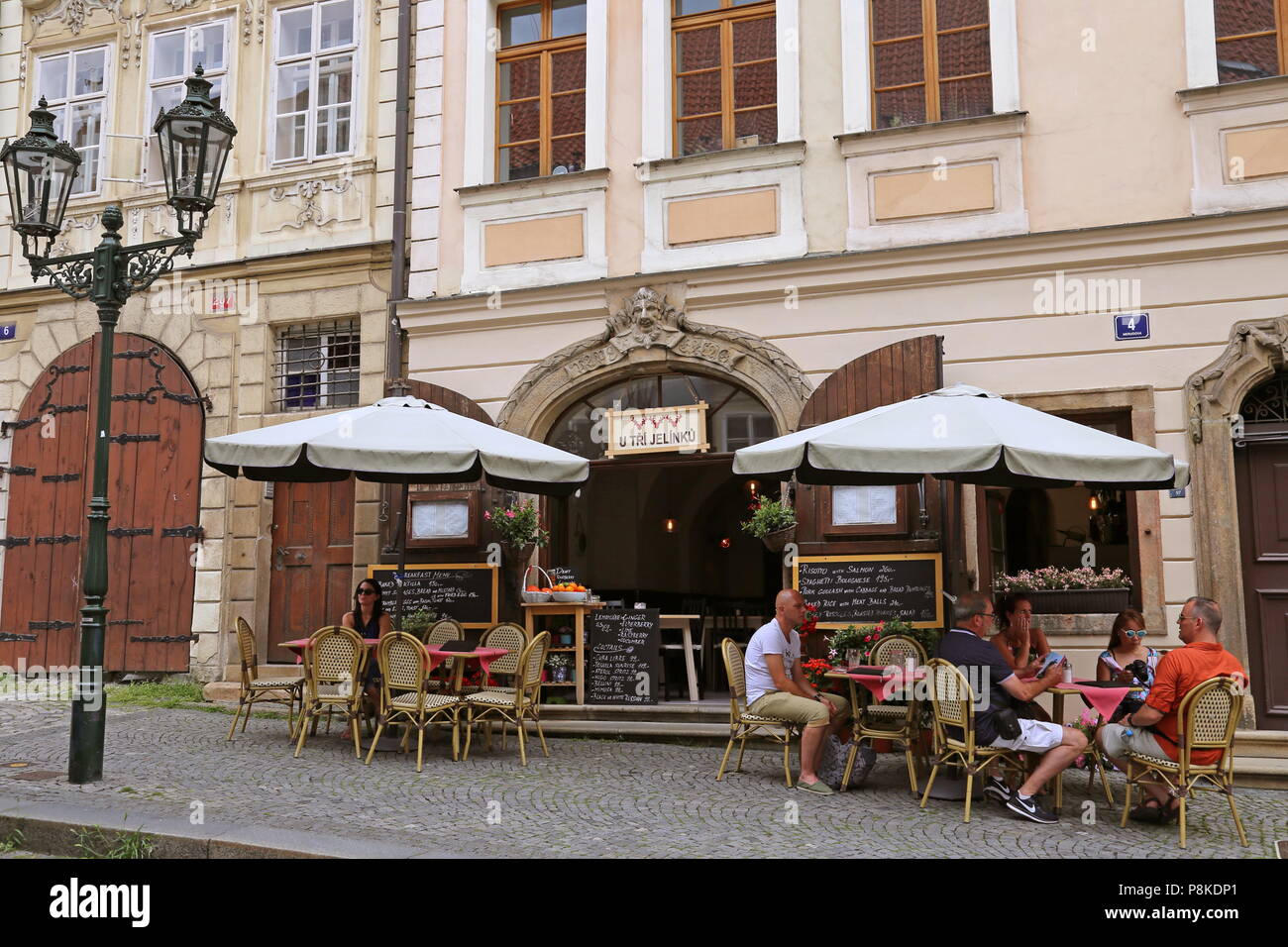 U Tří Jelínků cafe e bar, Nerudova, Malá Strana (Quartiere Piccolo), Praga Cechia (Repubblica Ceca), Europa Foto Stock