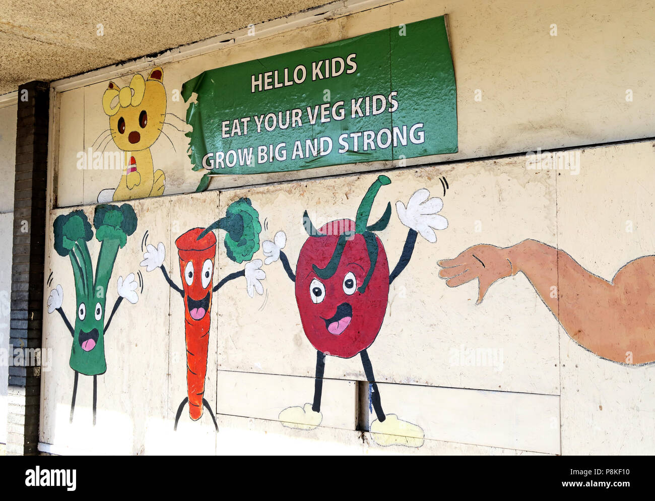 Doncaster affronta l'obesità , Ciao bambini,mangiare i vostri bambini Veg, crescere grande e forte messaggio di grafica, South Yorkshire, Inghilterra, Regno Unito Foto Stock