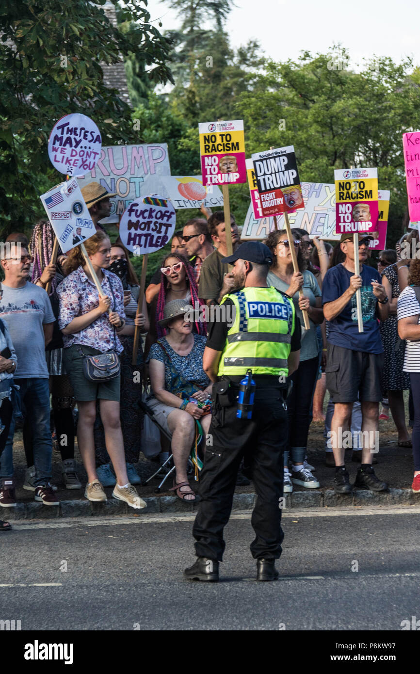 Londra, Regno Unito. 12 Luglio, 2018. Trump demo Blenheim Palace Credito: Graham Lenton/Alamy Live News Foto Stock