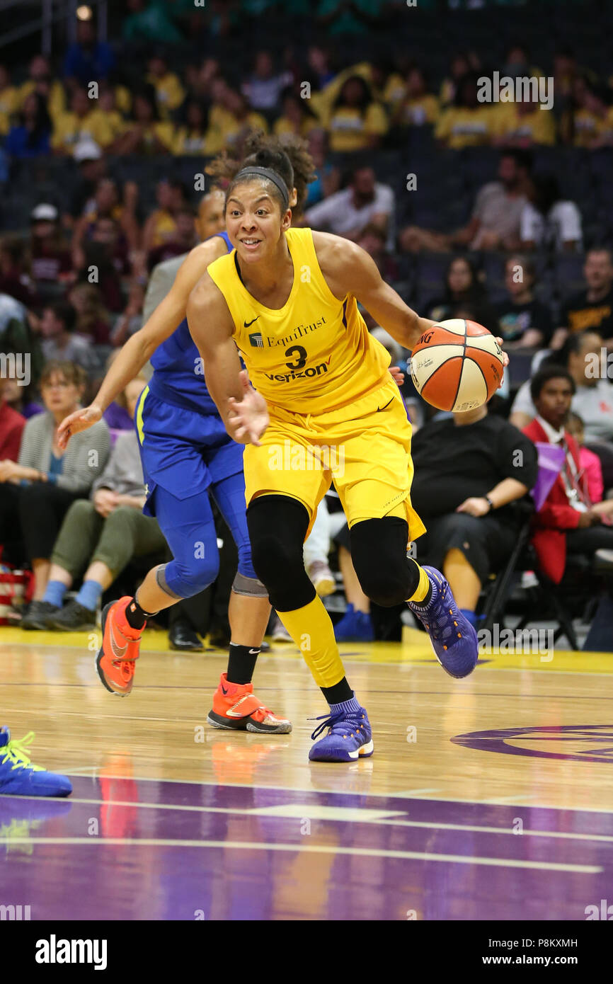 LOS ANGELES, CA - Luglio 12: Los Angeles Sparks avanti Candace Parker (3) rigidi per il cestello durante un gioco WNBA tra le ali di Dallas e Los Angeles Sparks su luglio 12, 2018 a Staples Center a Los Angeles, CA. (Foto di Jordon Kelly Cal Sport Media) Foto Stock