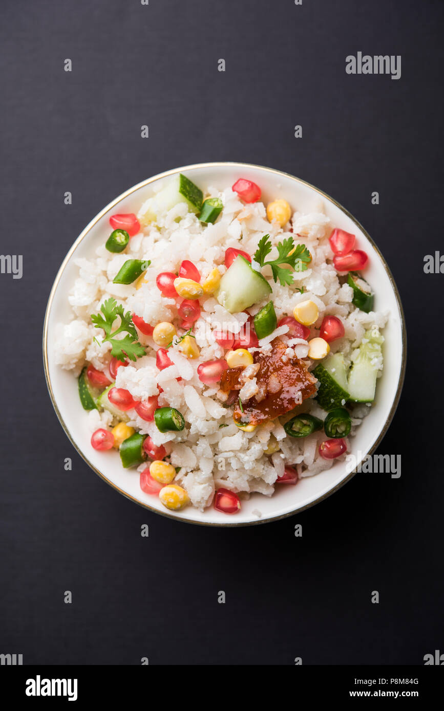 GopalKala o Dahi Kala è un prasad offerto al Signore Krishna su Janmashtami Gokulashtami o. Realizzati utilizzando riso battuto, cagliata/latte, zucchero, melograno Foto Stock