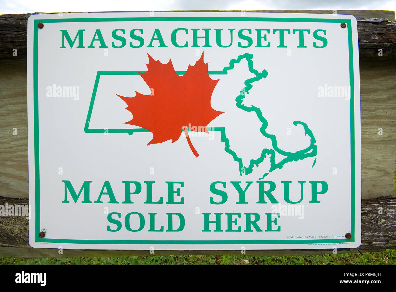 Lo sciroppo d'acero in vendita lungo il sentiero Mohawk (percorso 2), Shelburne Falls, contea di Franklin, Massachusetts, STATI UNITI D'AMERICA Foto Stock