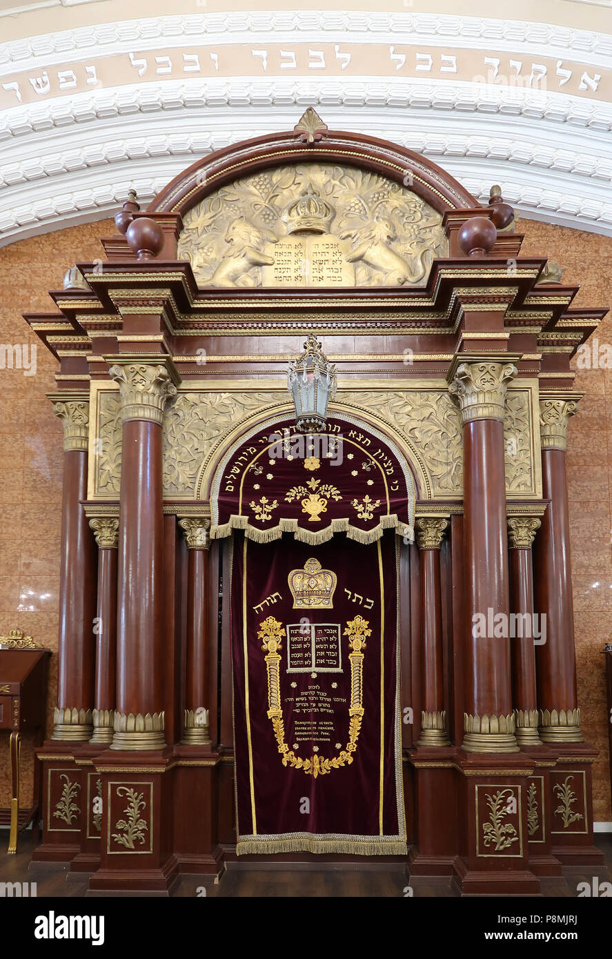 La Torah Arca del Brodsky Sinagoga corale costruita in stile romanico stile Revival a Kiev capitale dell'Ucraina Foto Stock