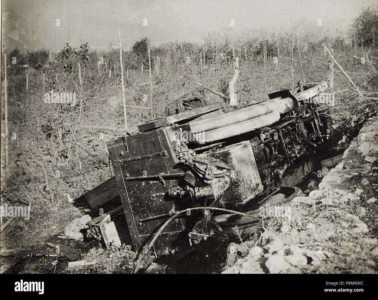 590 Zerstörtes Fahrzeug. (BildID 15576614) Foto Stock