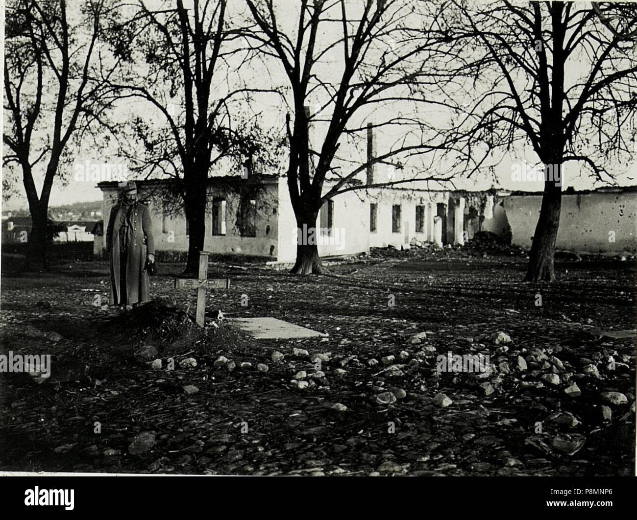 590 Zerstörtes Pfarrhaus in Loznica, Serbien. (BildID 15593638) Foto Stock