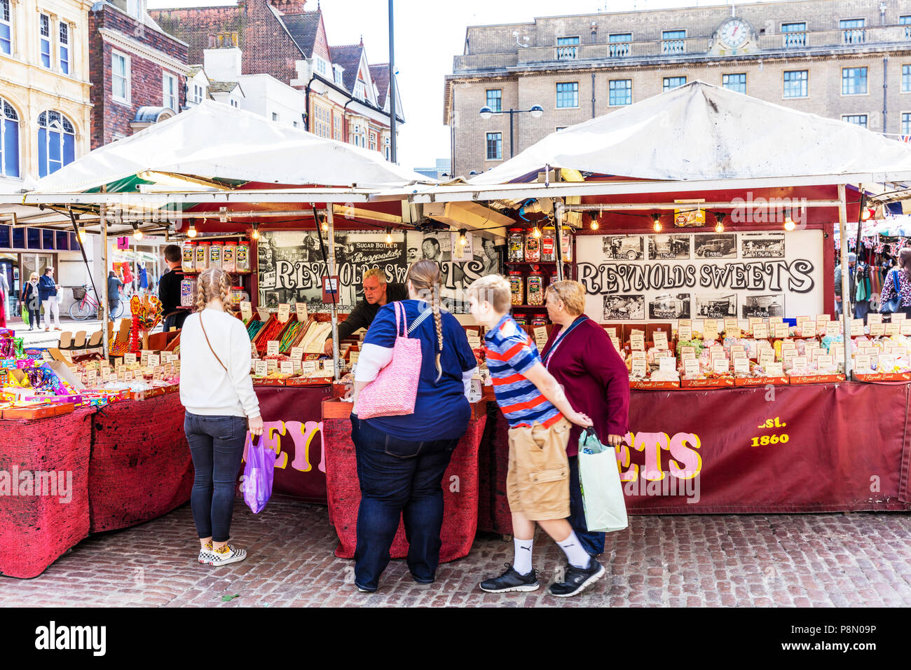 Chiosco dolci, mercato di stallo, dolce di stallo di mercato, Cambridge, mercato vendono dolci, candy stallo, la vendita di caramelle, dolci, dolci venditore, dolce e acquisto di dolce Foto Stock