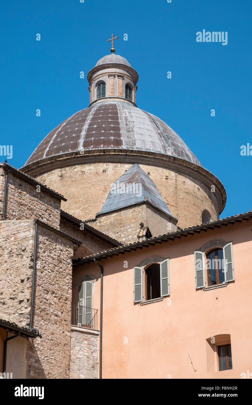 Edifici storici di Foligno, Perugia, Umbria, Italia: sulla cupola del duomo Foto Stock