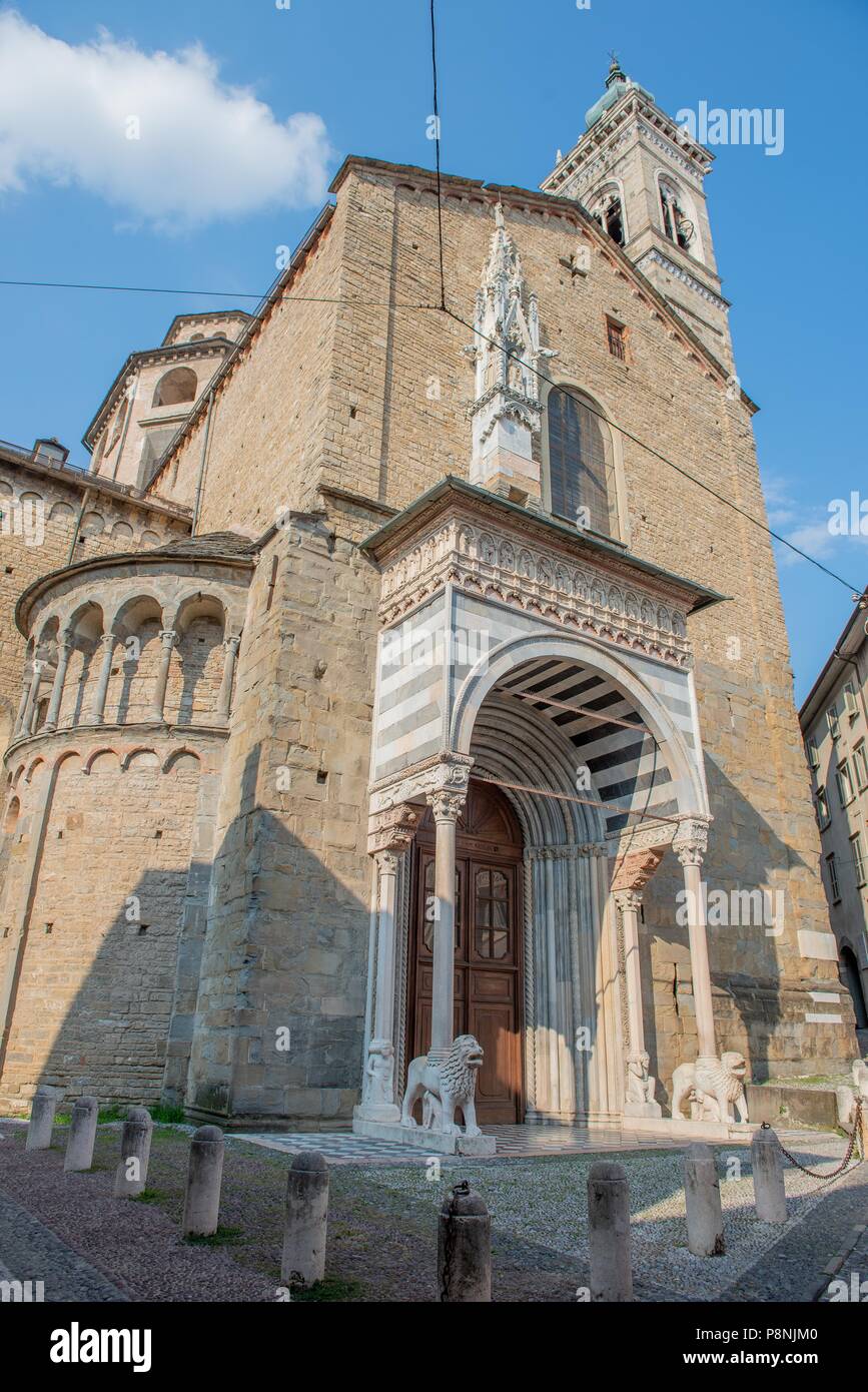 Ingresso alla basilica di Santa Maria Maggiore a Bergamo Foto Stock