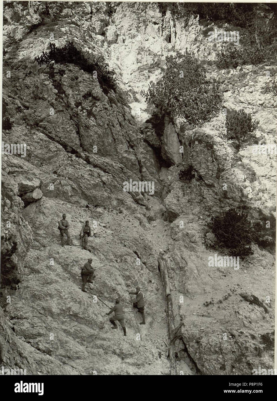 517 Schwierige Partie am Wege Prassnik - Sattel.Steinerner Jäger Luschari. Standpunkt, Ostabhang Steinerner Jäger. Aufgenommen, am 23. Settembre 1915. (BildID 15462274) Foto Stock