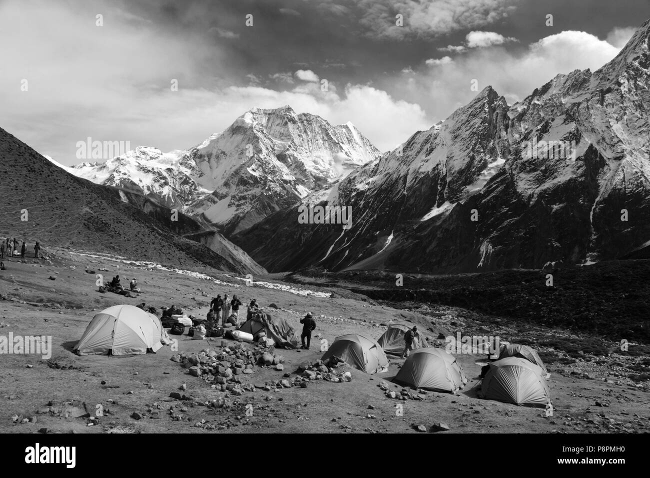 HIMAL CHULI nani un trekking camp nel villaggio di SAMDO sul intorno il MANASLU TREK - REGIONE NUPRI, NEPAL Foto Stock