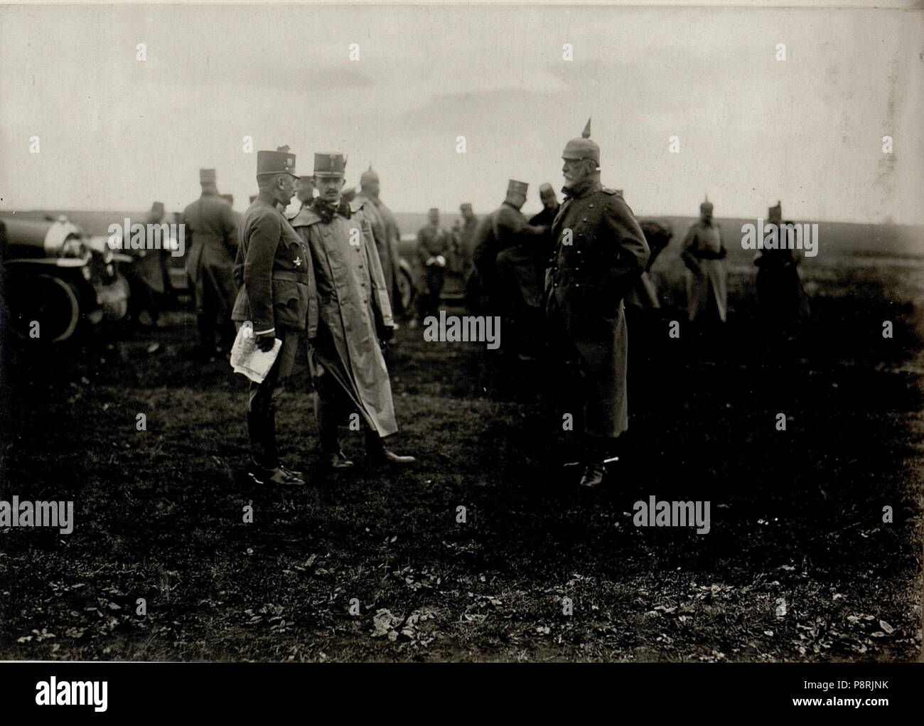 357 Kaiser Karl im Gespräch mit Graf Bothmar und F. M. L. Hofmann. (BildID 15531590) Foto Stock