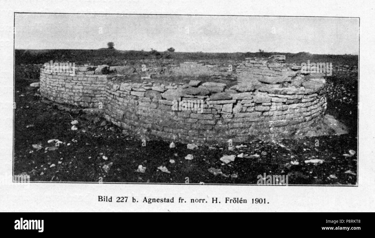 31 Agnestads rundkyrkoruin ur Nordens Frölén befästa rundskyrkor 2 (1911) BILD 228 Foto Stock