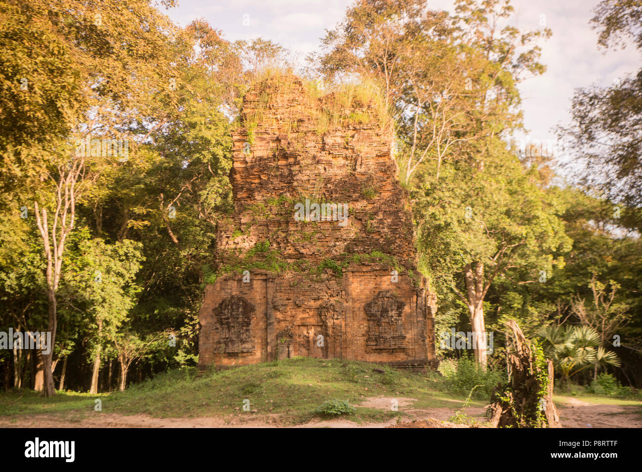 Le rovine khmer di Sambor Prei Kuk rovine a nord della città di Kampong Thom della Cambogia. Cambogia, Kampong Thom, novembre 2017, Foto Stock