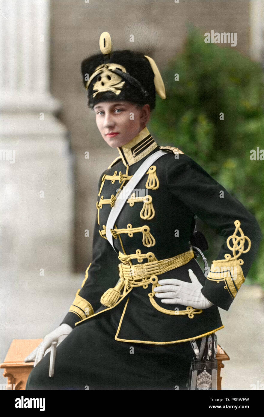 573 Viktoria Luise von Preußen in Totenkopfhusaren-Uniform - colore Foto Stock