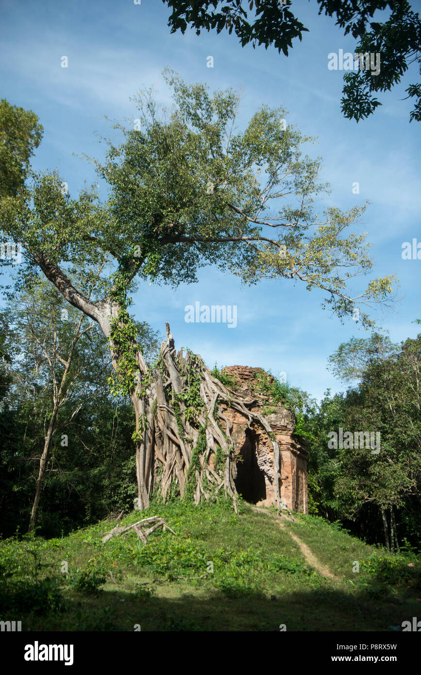 Le rovine khmer di Sambor Prei Kuk rovine a nord della città di Kampong Thom della Cambogia. Cambogia, Kampong Thom, novembre 2017, Foto Stock