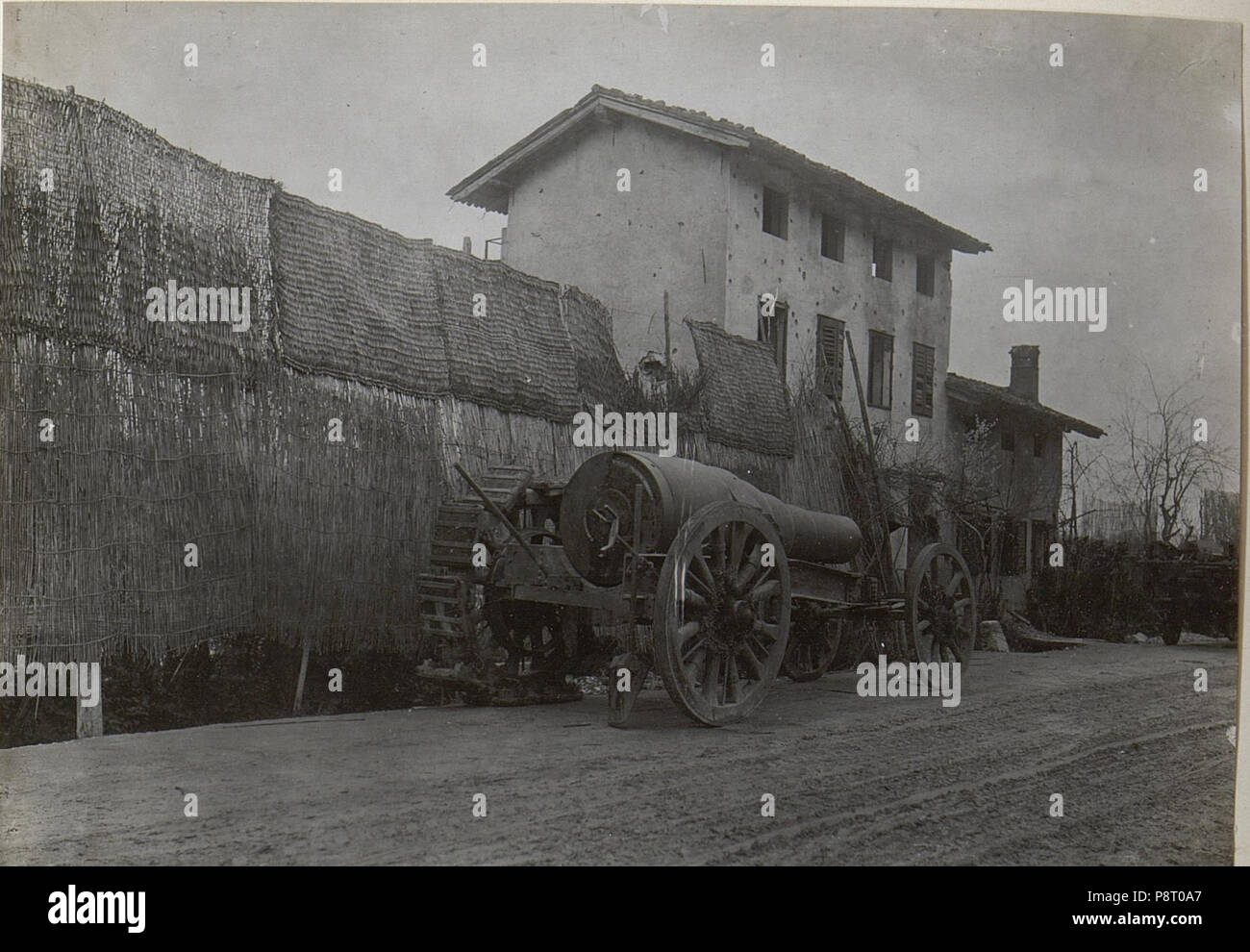20 28cm Geschütz mit Verschluss. Aufgenommen Strasse beim Isonzo, Görz. (BildID 15664306) Foto Stock