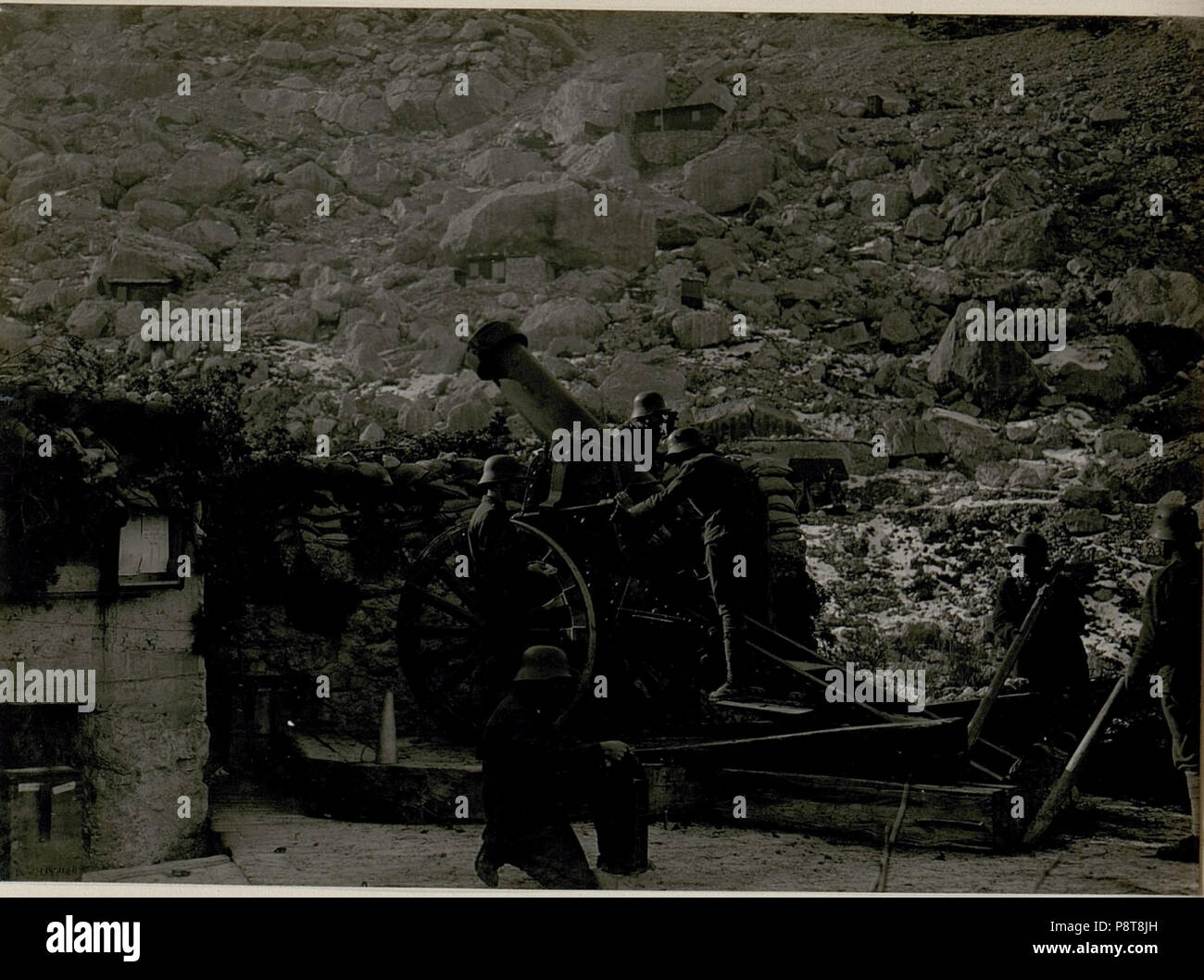 . 12 18cm Belagerungskanone M80 Battr.Feuerstellung "Costa Stenda" auf der Zugna Torta. (BildID 15511622) Foto Stock