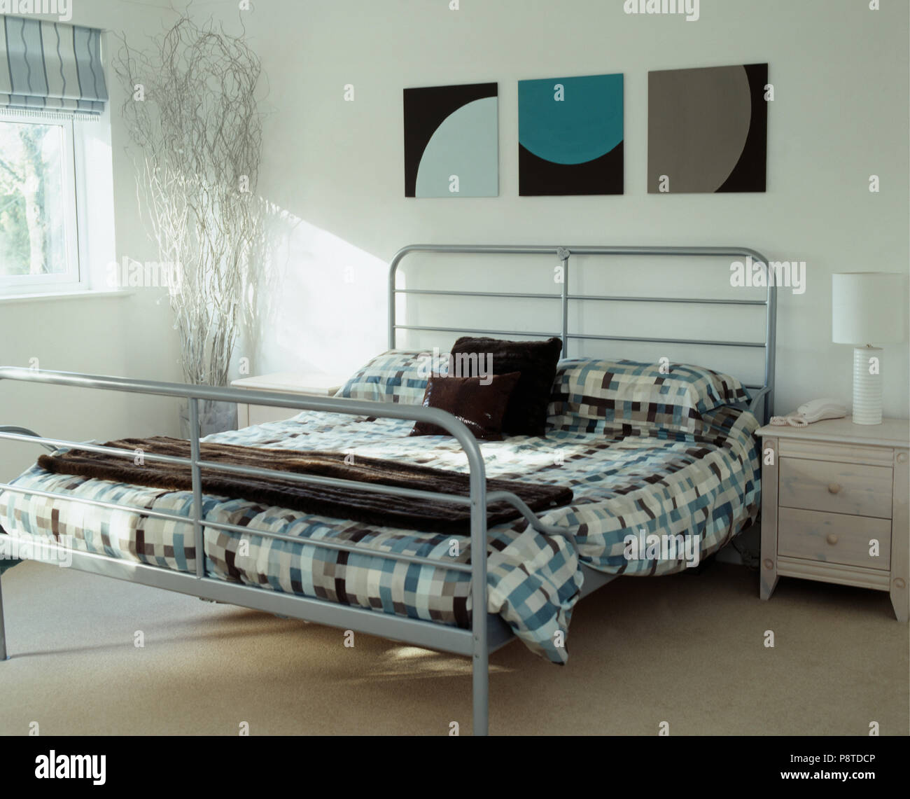 Telaio del letto in acciaio immagini e fotografie stock ad alta risoluzione  - Alamy
