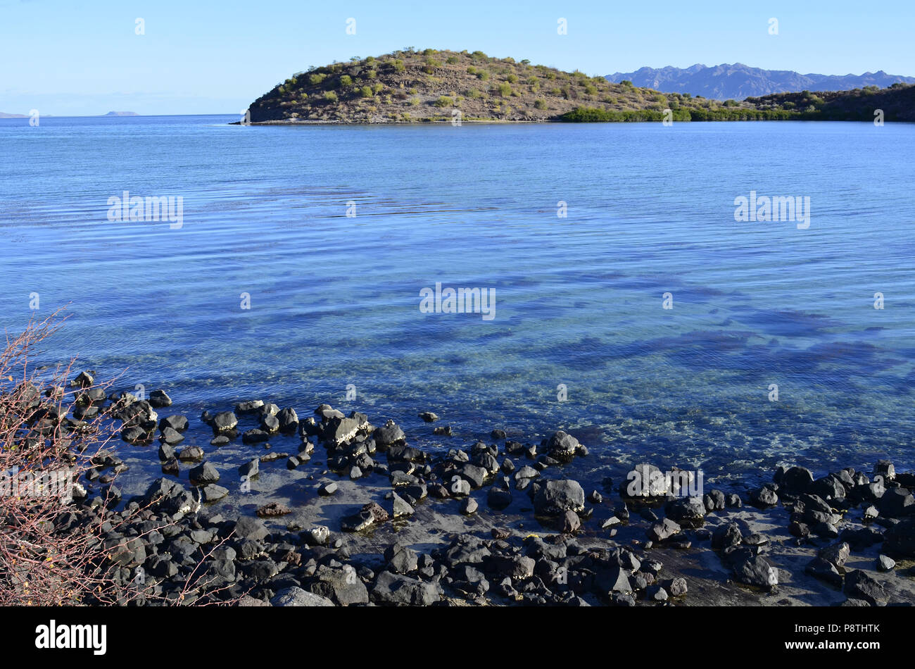 Acque blu del mare di Cortez isola paesaggio seascape litorale Foto Stock