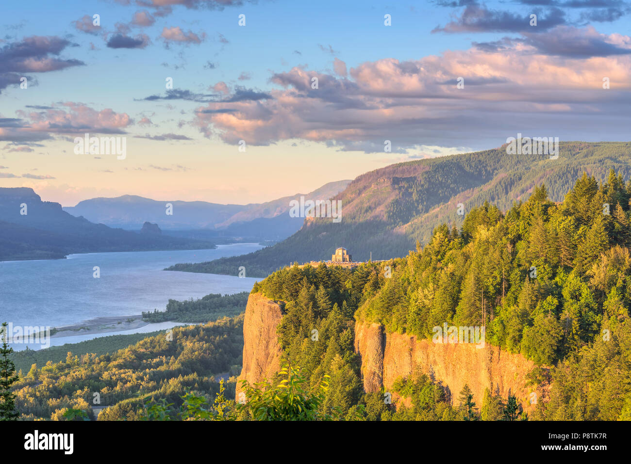 Crown Point e il Columbia River Gorge al tramonto. Foto Stock