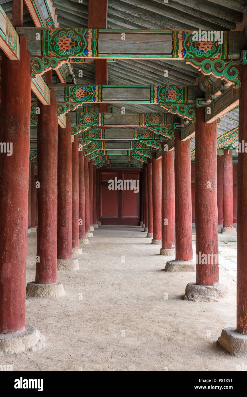 Archi presso Changgyeonggung Royal Palace, Seoul, Corea del Sud Foto Stock