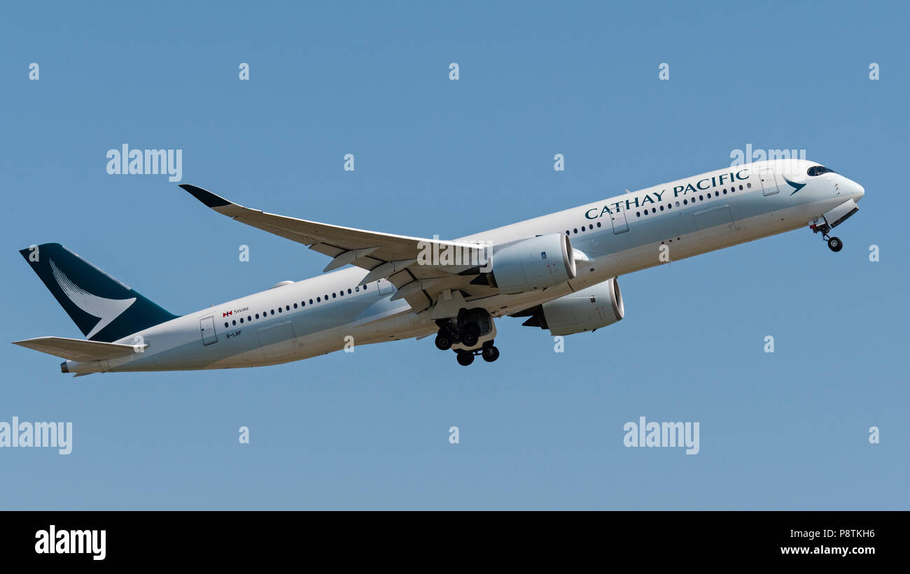Cathay Pacific Airways piano Airbus A350 extra ampio corpo aereo jet airborne Foto Stock