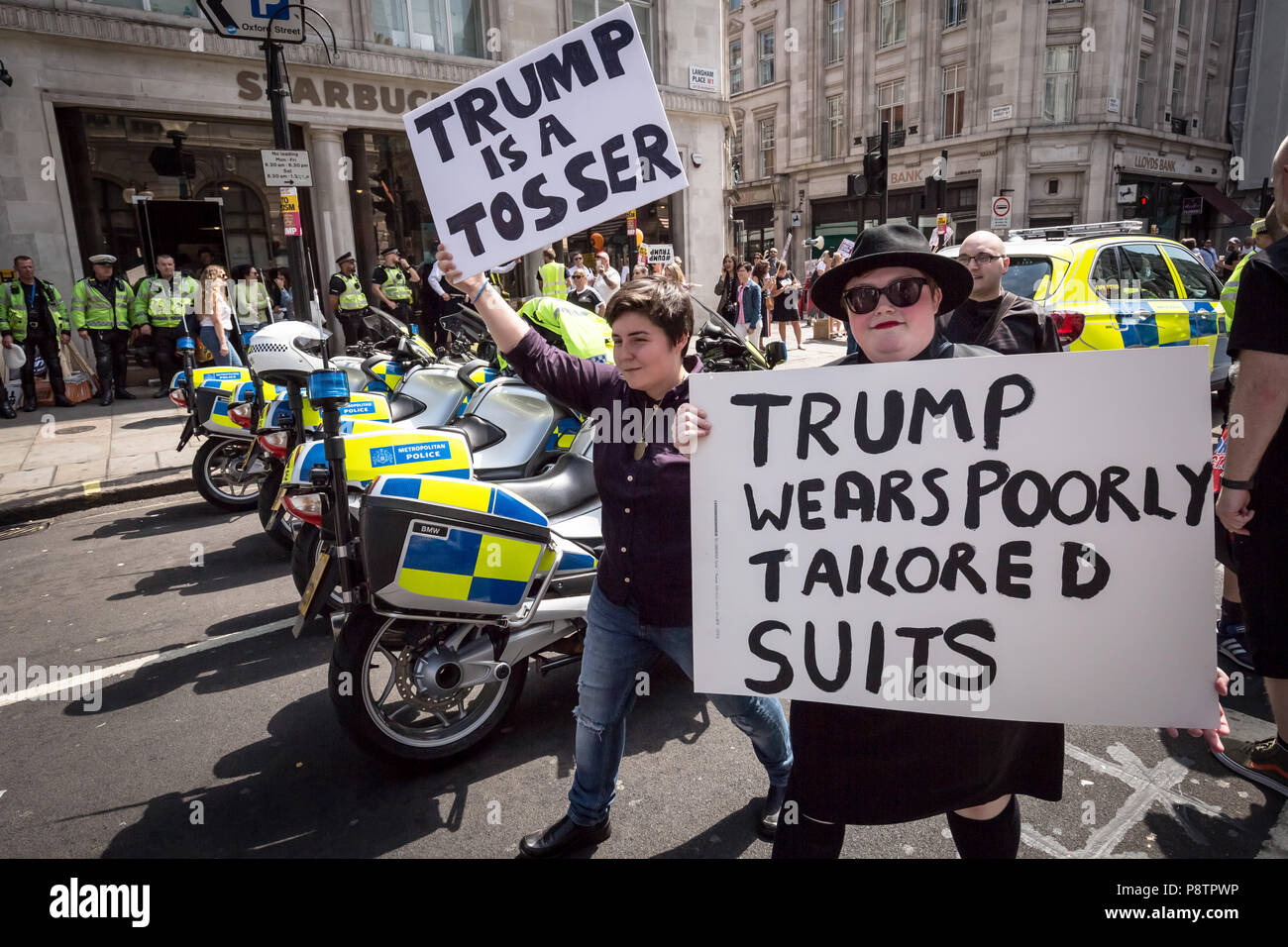 Londra, Regno Unito. 13 Luglio, 2018. Dimostrazione Anti-Trump richiama migliaia di manifestanti per la città il giorno del Presidente USA Donald Trump inizia la sua visita nel Regno Unito. Credito: Guy Corbishley/Alamy Live News Foto Stock