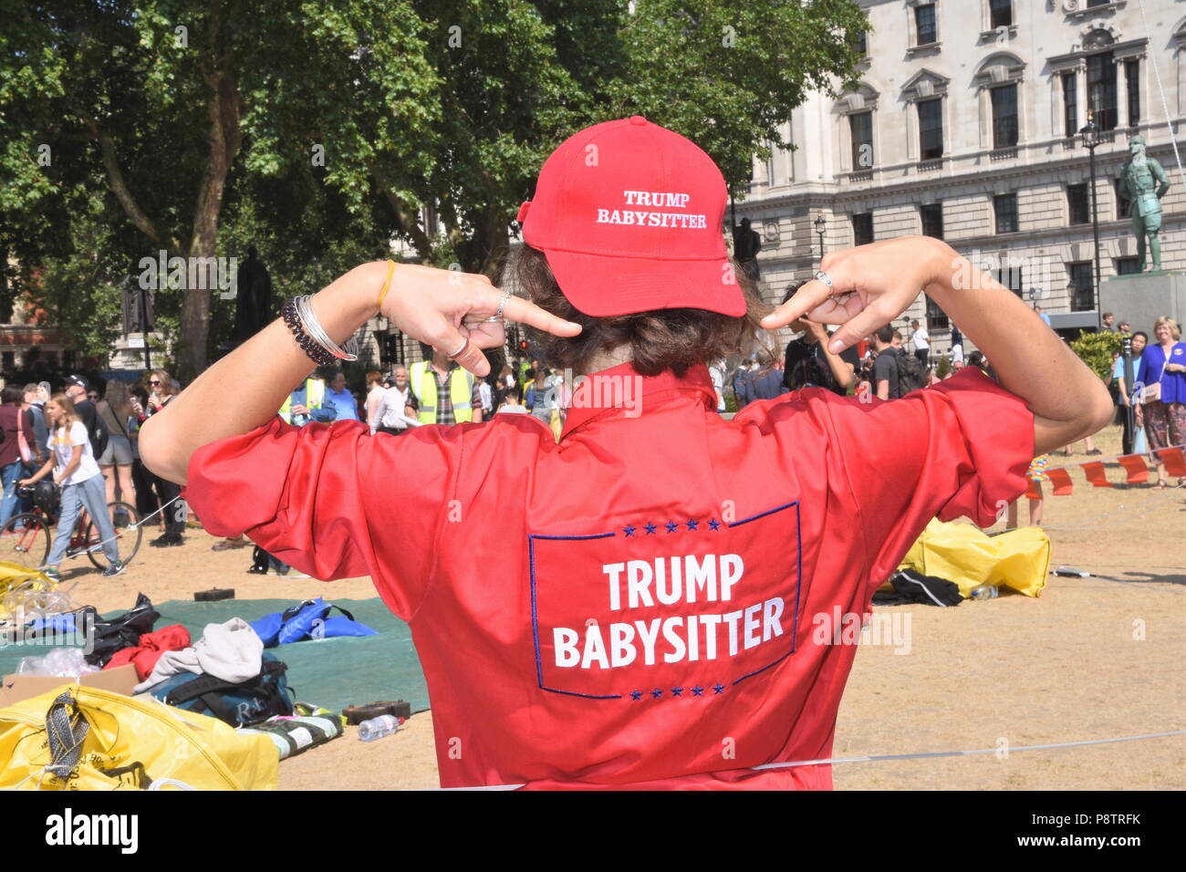 Trump Babysitter per Donald Trump baby palloncino,la protesta contro la visita di Donald Trump per il Regno Unito e la piazza del Parlamento,Londra .UK 13.07.18 Foto Stock