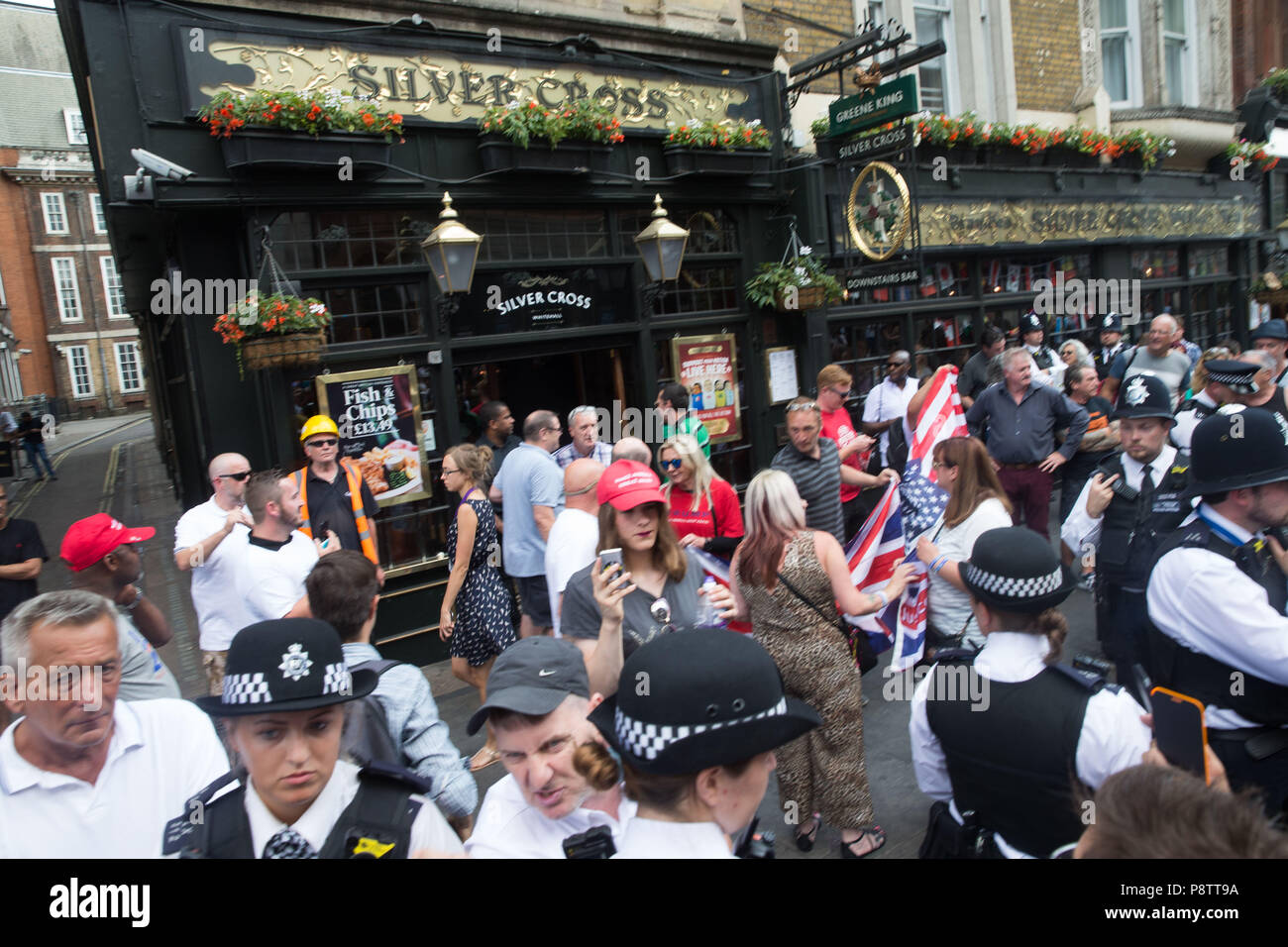Il centro di Londra. Regno Unito. 13 luglio 2018. Migliaia di proteste contro Donald Trump UK visita. Credito: Sebastian Remme/Alamy Live News Foto Stock