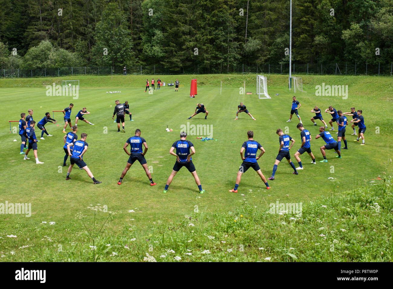 Panoramica, lettore durante il riscaldamento. GES / Calcio / terza league: Karlsruher SC - Training Camp Waidring, Tirolo, Austria stagione 2018/19, 13.07.2018 - | Utilizzo di tutto il mondo Foto Stock