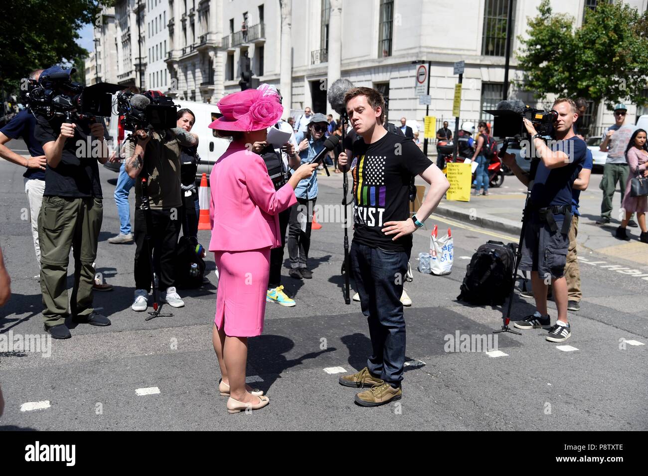 Londra, Regno Unito. 13 luglio 2018. Marcia di protesta contro il Regno Unito visita del Presidente statunitense Donald Trump, London, Regno Unito Owen Jones Credito: Finnbarr Webster/Alamy Live News Foto Stock