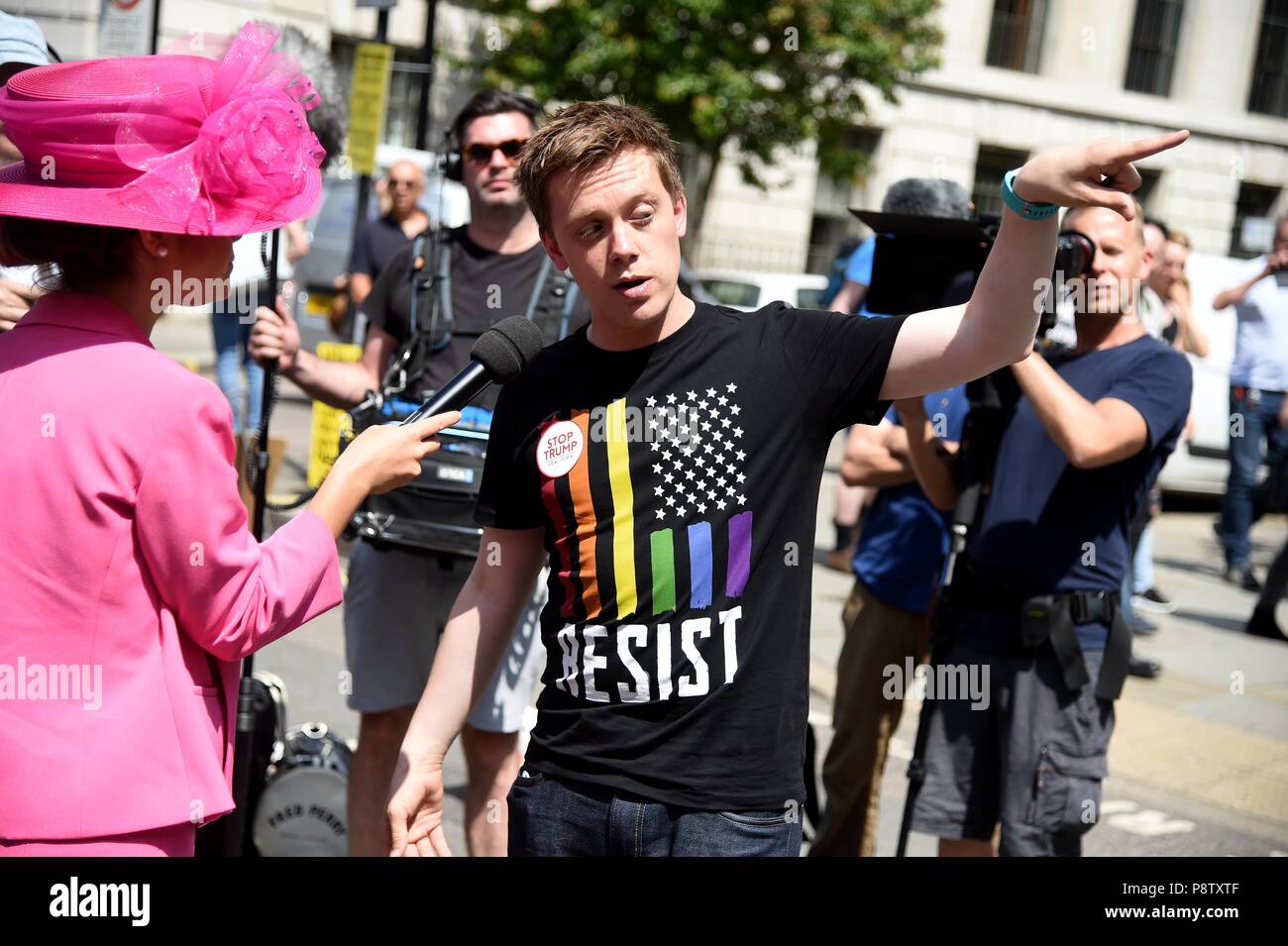 Londra, Regno Unito. 13 luglio 2018. Marcia di protesta contro il Regno Unito visita del Presidente statunitense Donald Trump, London, Regno Unito Owen Jones Credito: Finnbarr Webster/Alamy Live News Foto Stock
