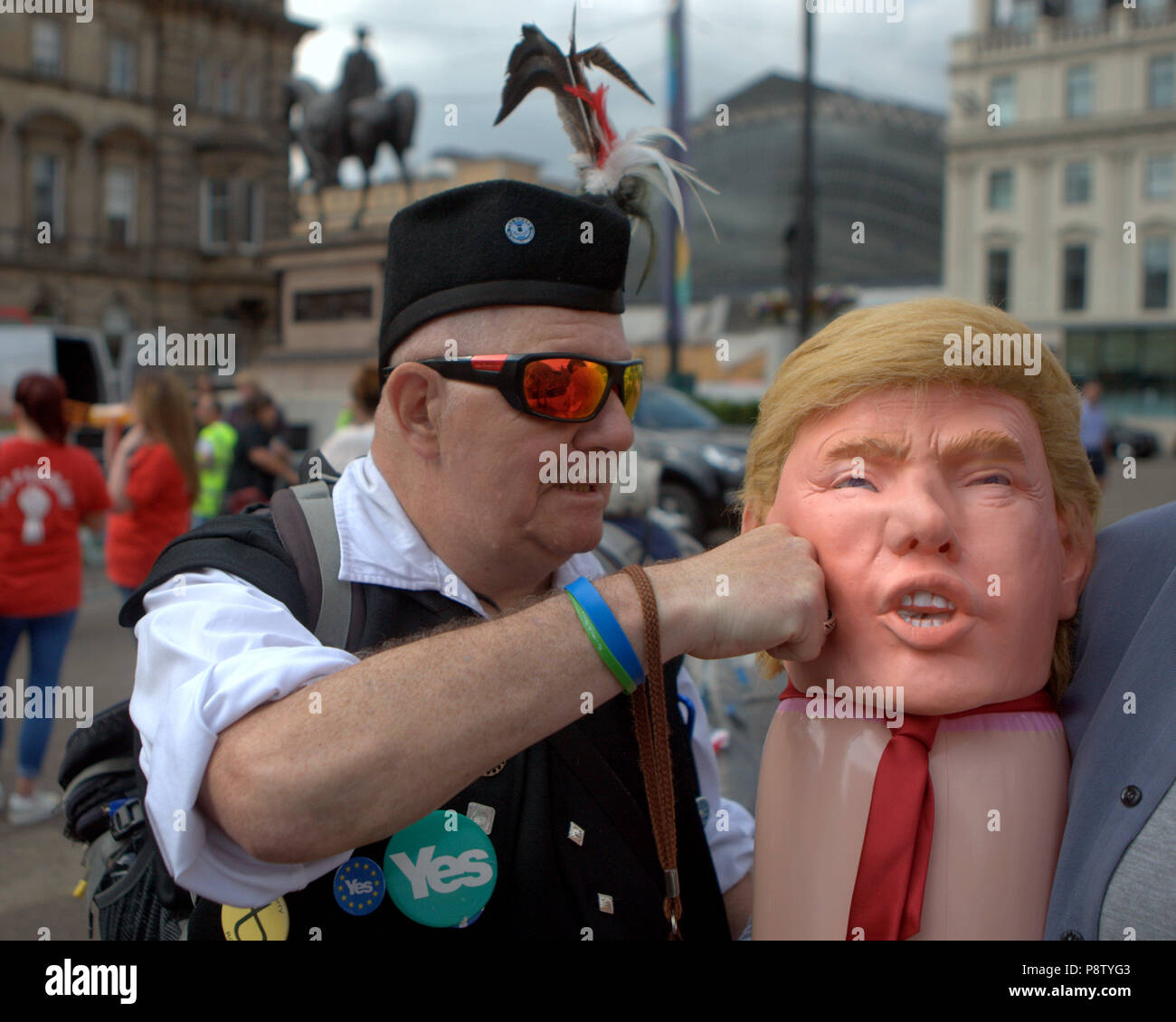 Glasgow, Scotland, Regno Unito xiii Luglio.Donald Trump protesta mondiale supportato in George Square, il museo civico e il centro amministrativo della city.Organized dalla Scozia contro Trump era previsto per attrarre sostenitori 5000. Gerard Ferry/Alamy news Foto Stock