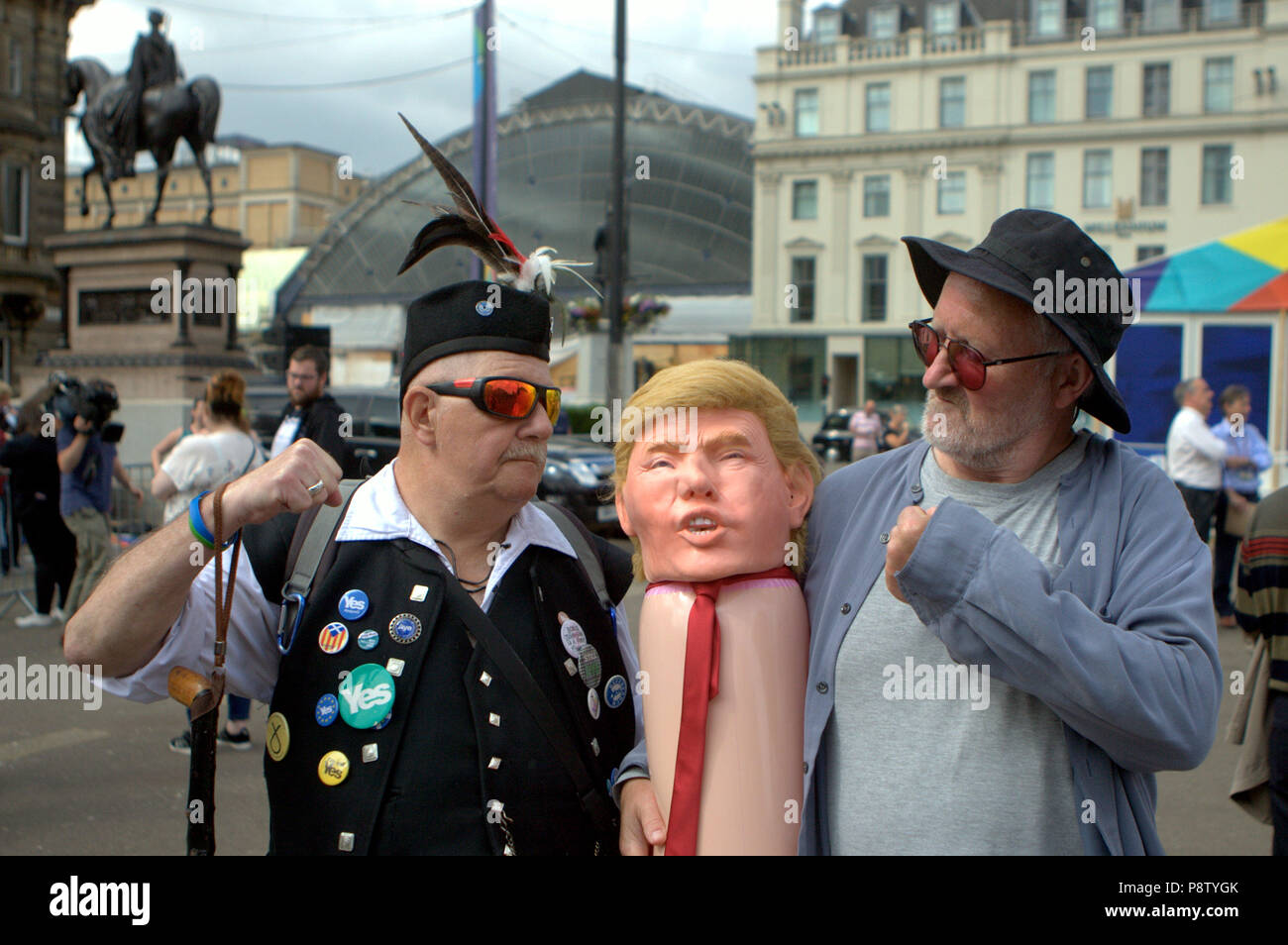 Glasgow, Scotland, Regno Unito xiii Luglio.Donald Trump protesta mondiale supportato in George Square, il museo civico e il centro amministrativo della city.Organized dalla Scozia contro Trump era previsto per attrarre sostenitori 5000. Gerard Ferry/Alamy news Foto Stock