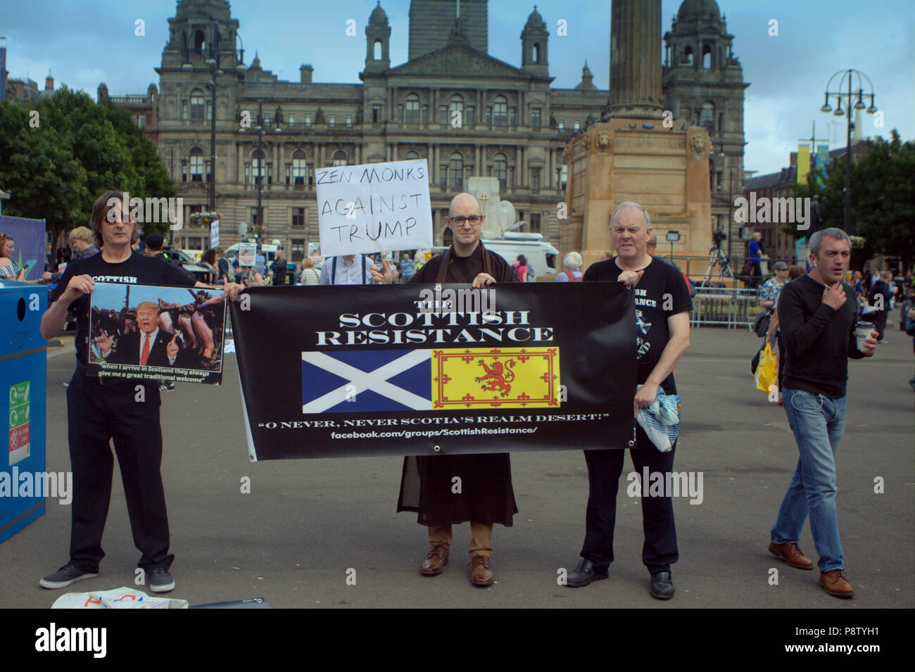 Glasgow, Scotland, Regno Unito xiii Luglio.Donald Trump protesta mondiale supportato in George Square, il museo civico e il centro amministrativo della city.Organized dalla Scozia contro Trump era previsto per attrarre sostenitori 5000. Gerard Ferry/Alamy news Foto Stock